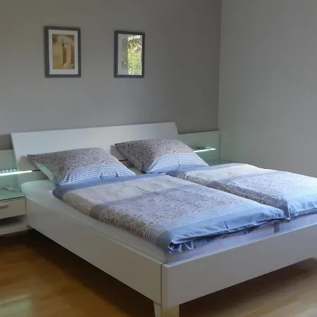 Comfortable And Beautiful Apartment In The H Nruck With Magnificent Enclosed Garden